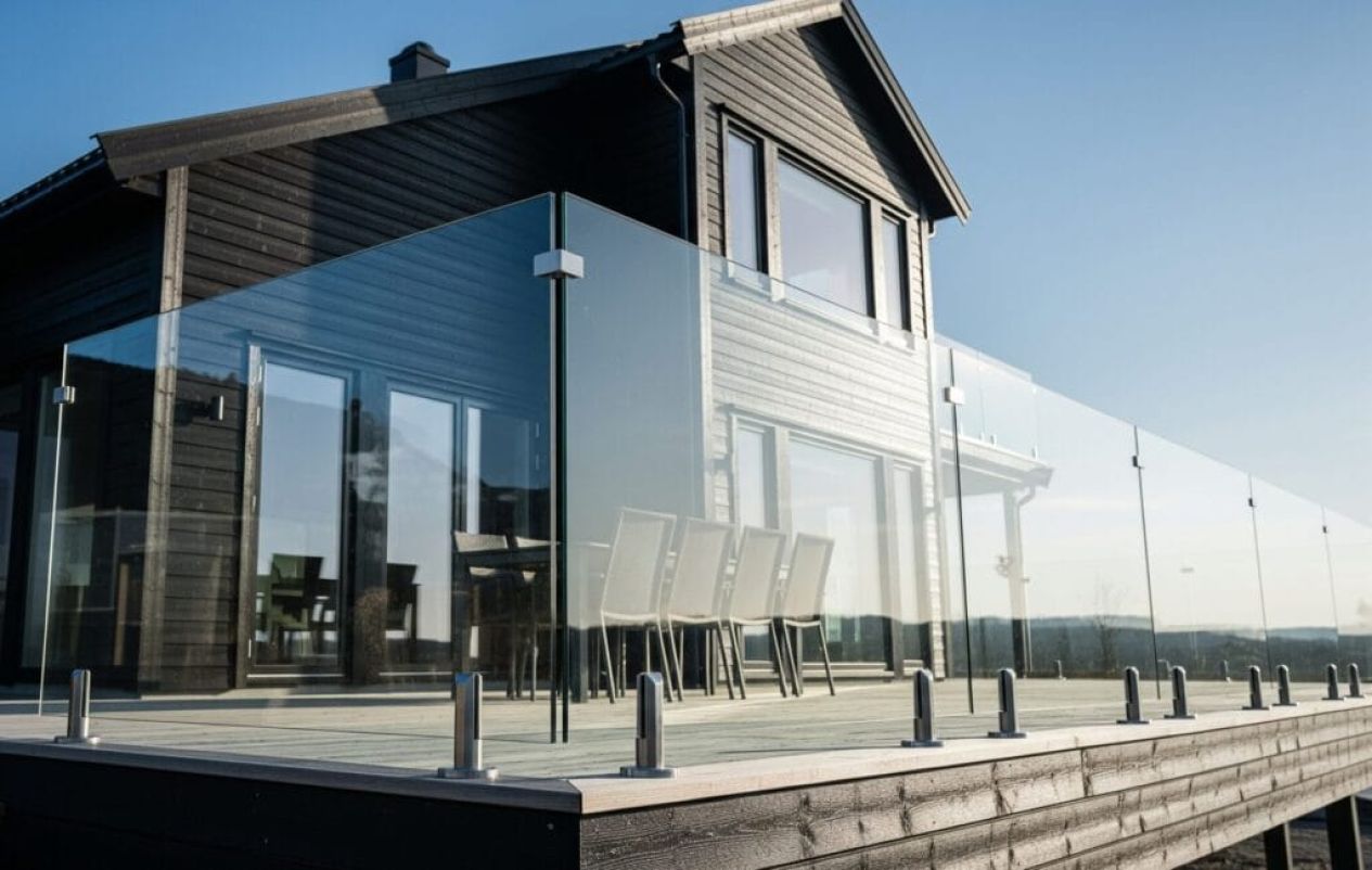 Ile kosztuje balustrada na taras? Szczegółowy cennik i porównanie opcji