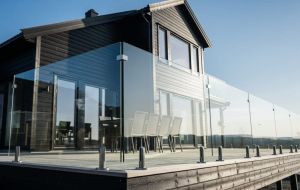 Ile kosztuje balustrada na taras? Szczegółowy cennik i porównanie opcji