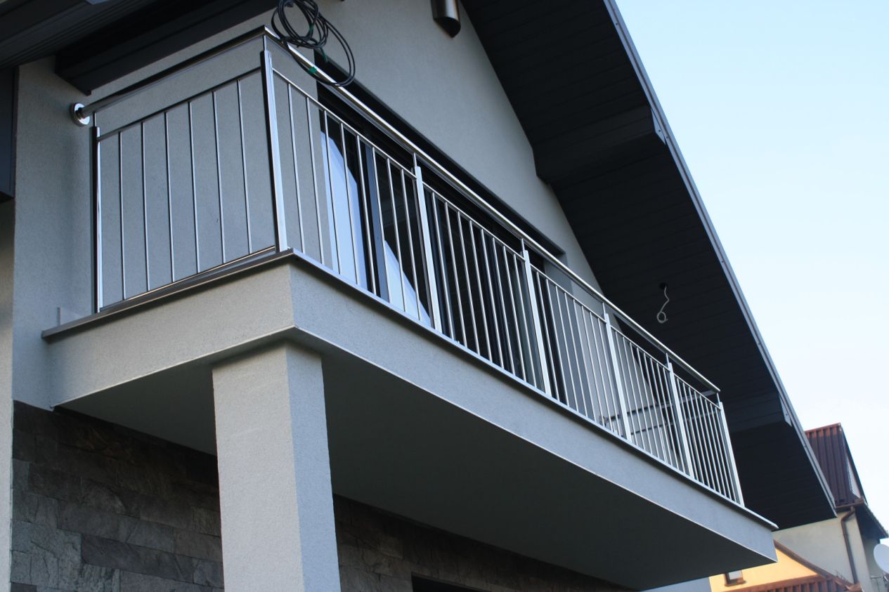 Balustrady nierdzewne - jak czyścić i konserwować?