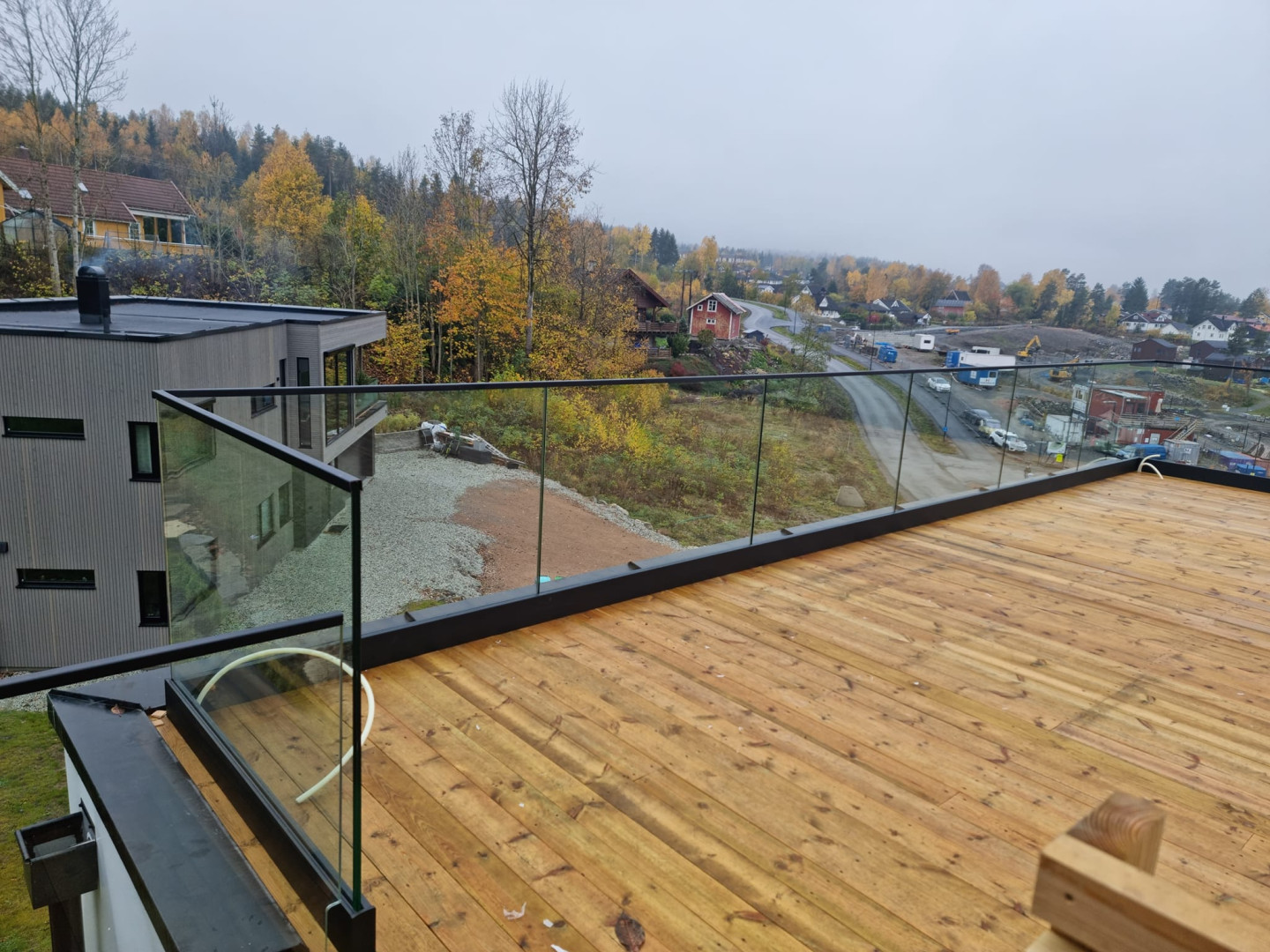 balustarda szklana na listwie aluminiowej antarcyt