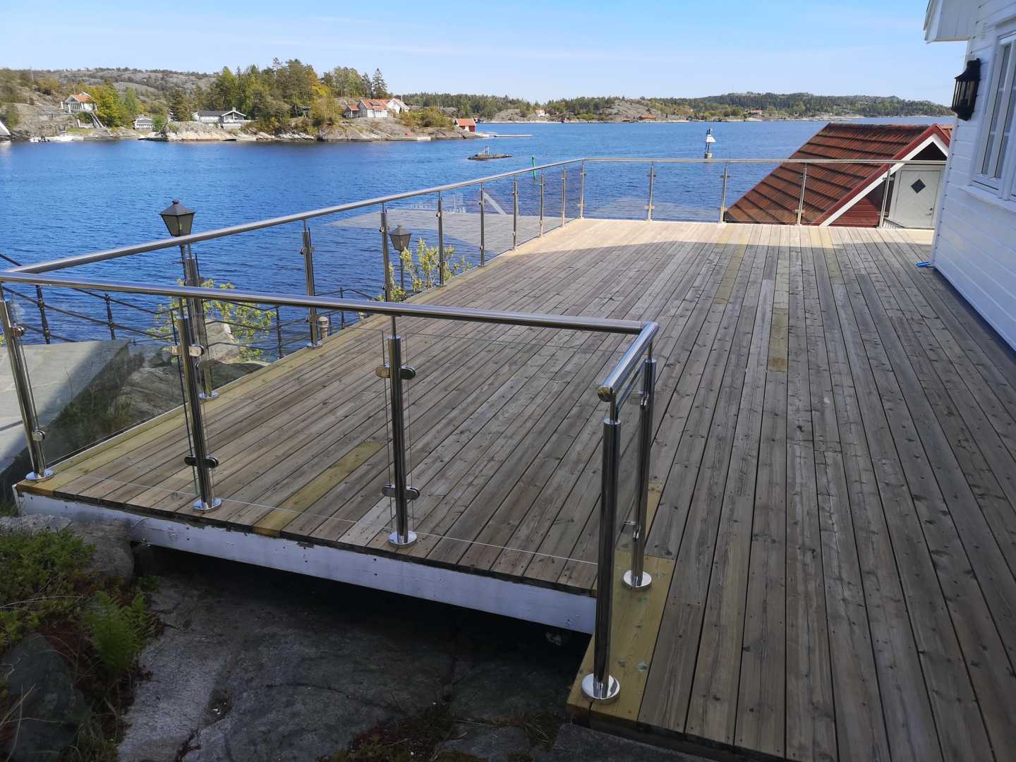 balustrada szklana tarasowa na słupkach z poręczą