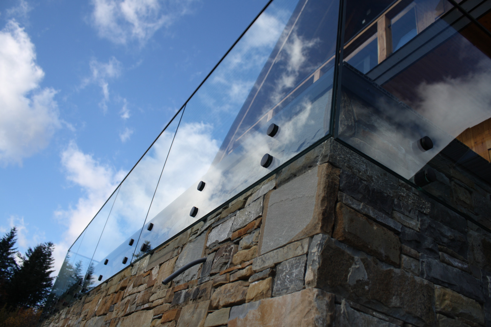 balustrada całoszklana na rotulach - realizacja Zakopane