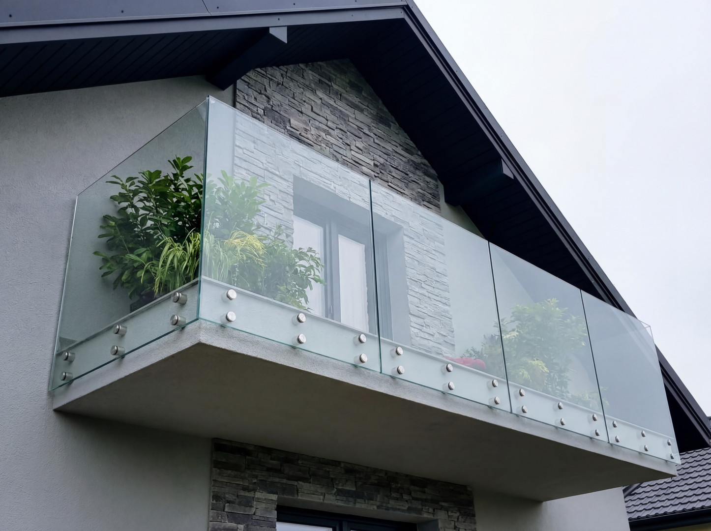 balustrada całoszklana na rotulach balkonowa balustrada całoszklana na rotulach balkonowa