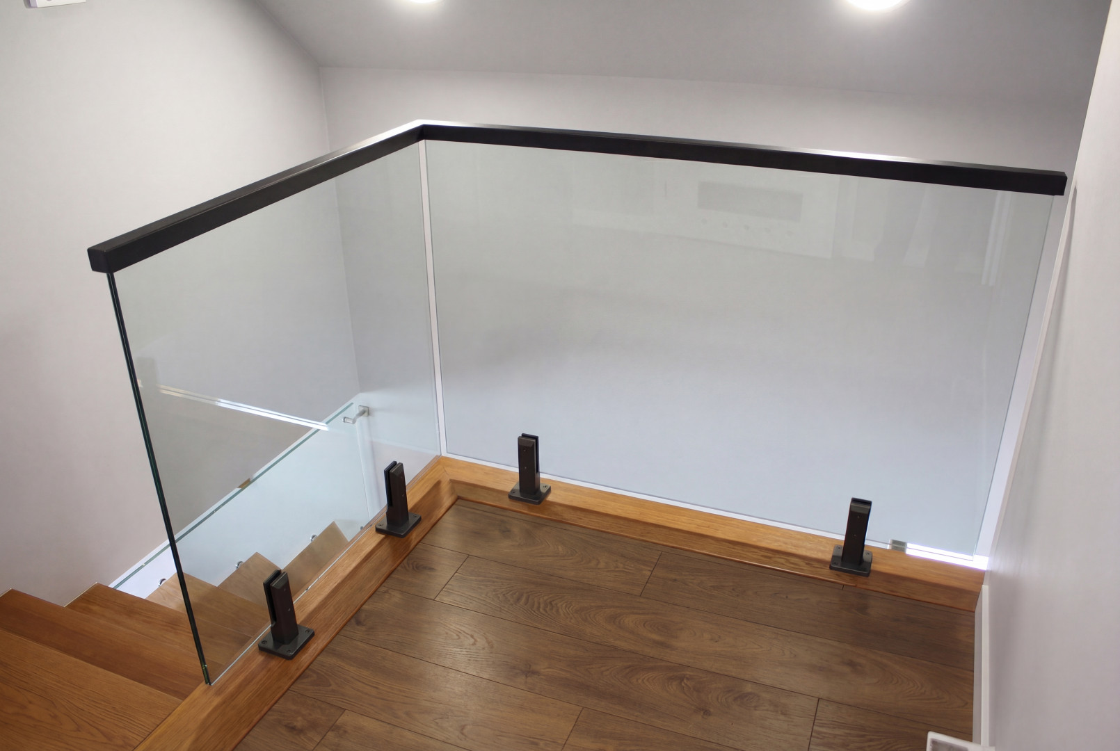 balustrada całoszklana na spigotach szkło bezbarwne 