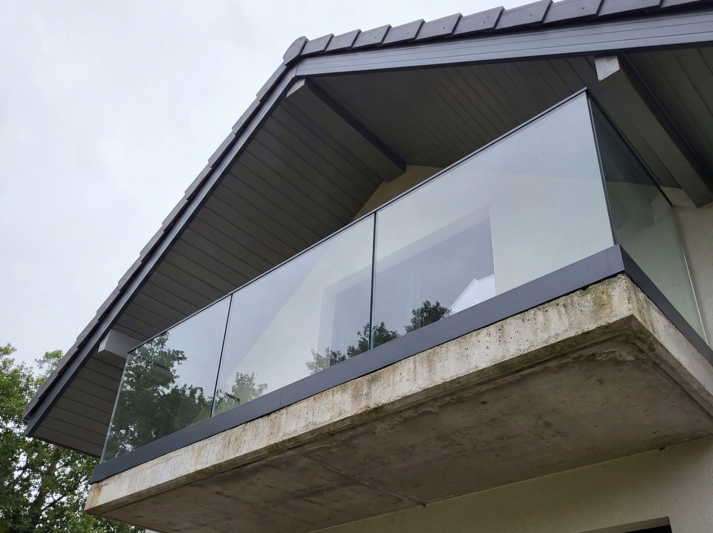 balustrada szklana na listwie aluminiowej antracyt balustrada szklana na listwie aluminiowej antracyt