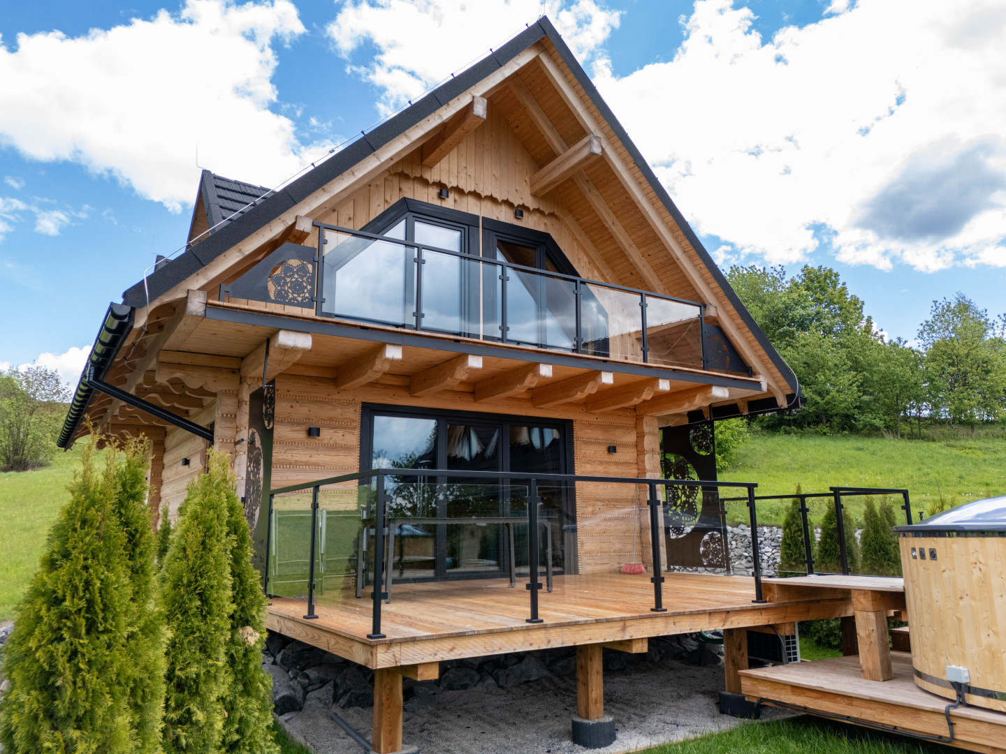 balustrada szklana balkonowa na słupkach czarny ral 9005 loft szkło bezbarwne