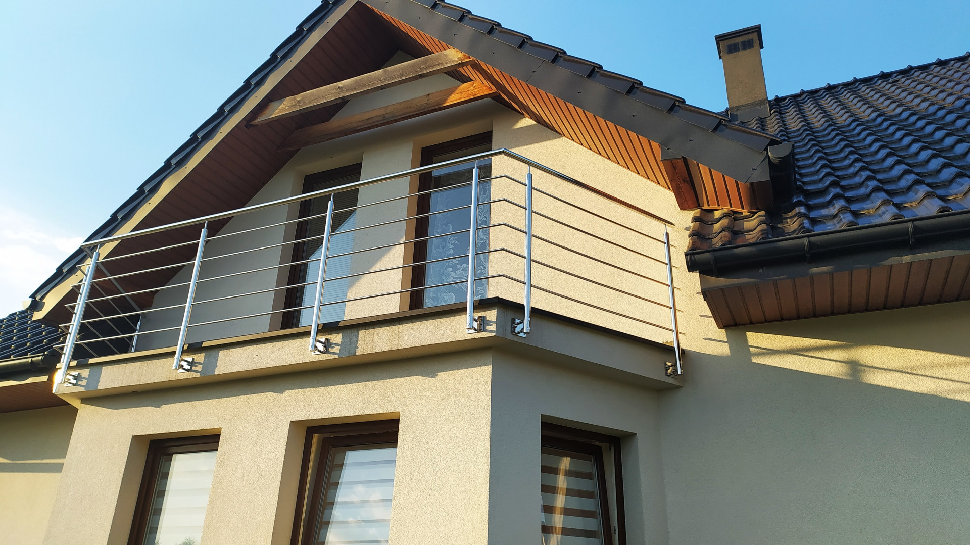 balustrada nierdzewna balkonowa z wypełnieniem poziomym