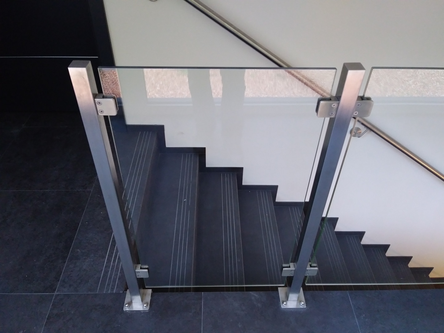 balustrada szklana na słupkach ze szkłem - realizacja Nowy Targ